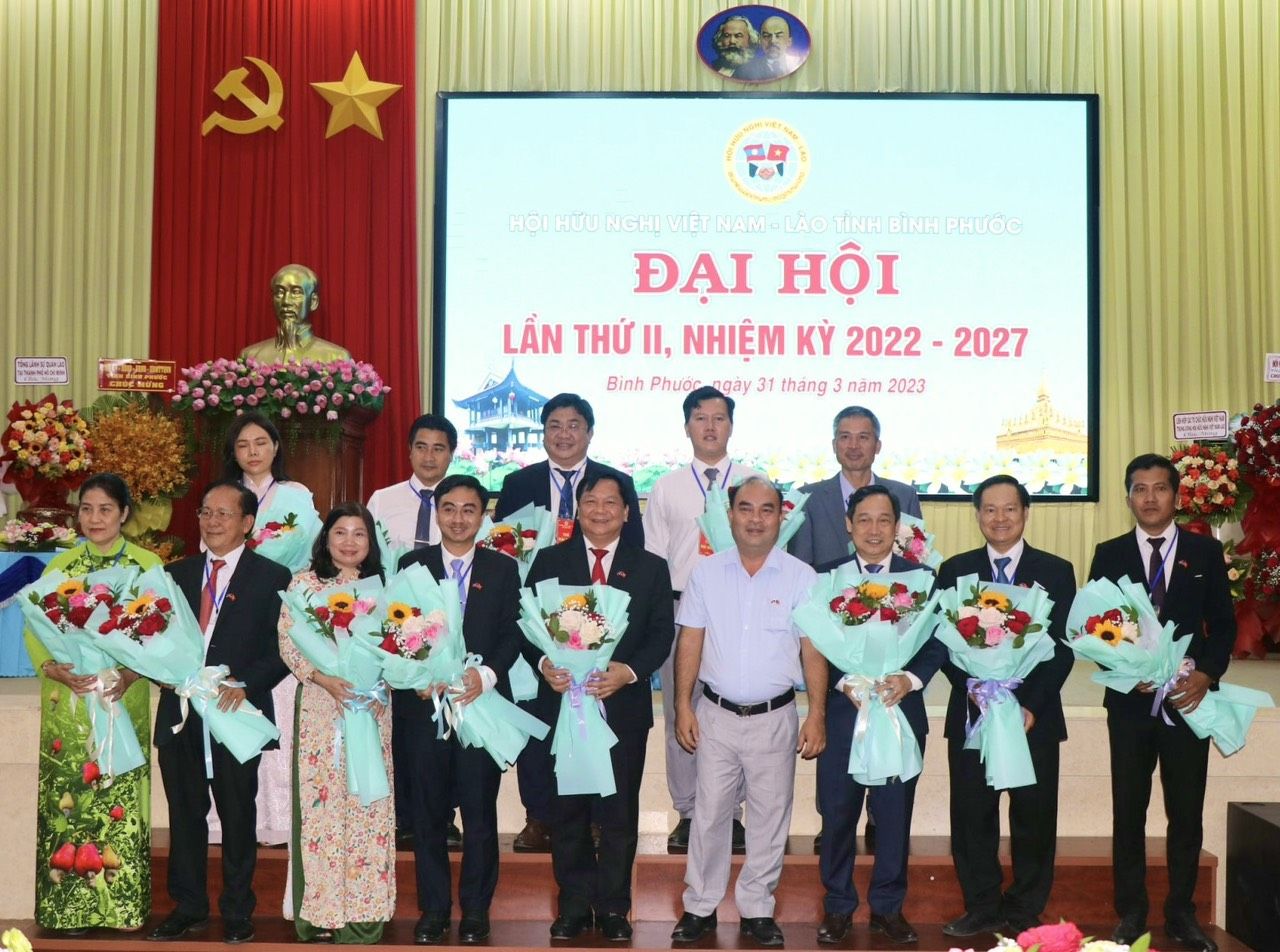 Nhiều phần việc tô thắm thêm mối quan hệ tin cậy, hữu nghị Việt - Lào